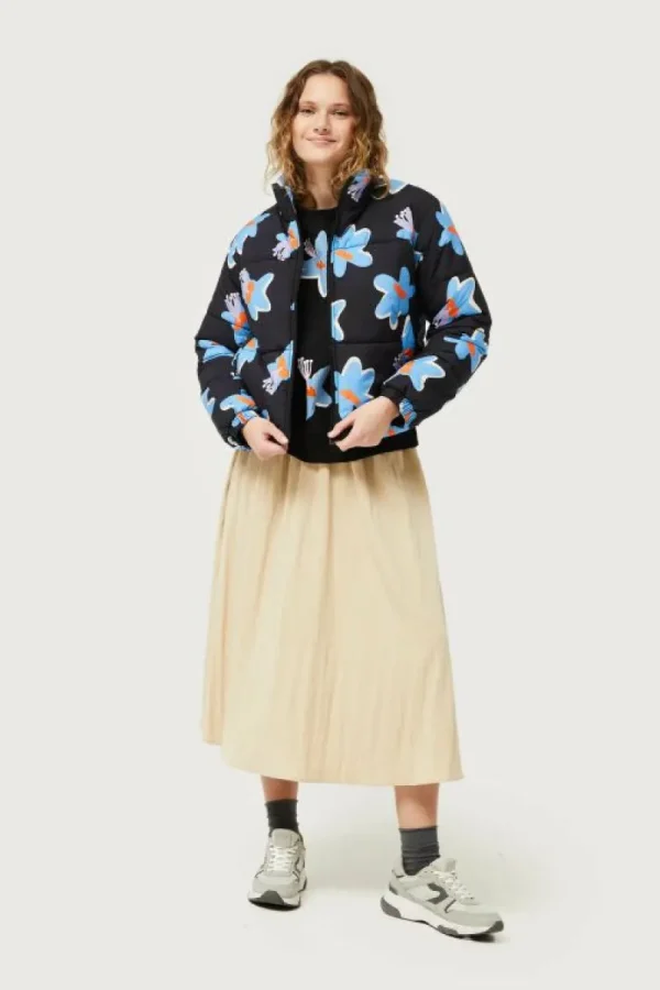 abrigo_acolchado_estampad_0.webp Abrigo acolchado estampado floral Calatea negro-COMPAÑIAFANTASTICA Fashion