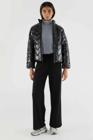 Abrigo corto acolchado brillante negro-COMPAÑIAFANTASTICA New