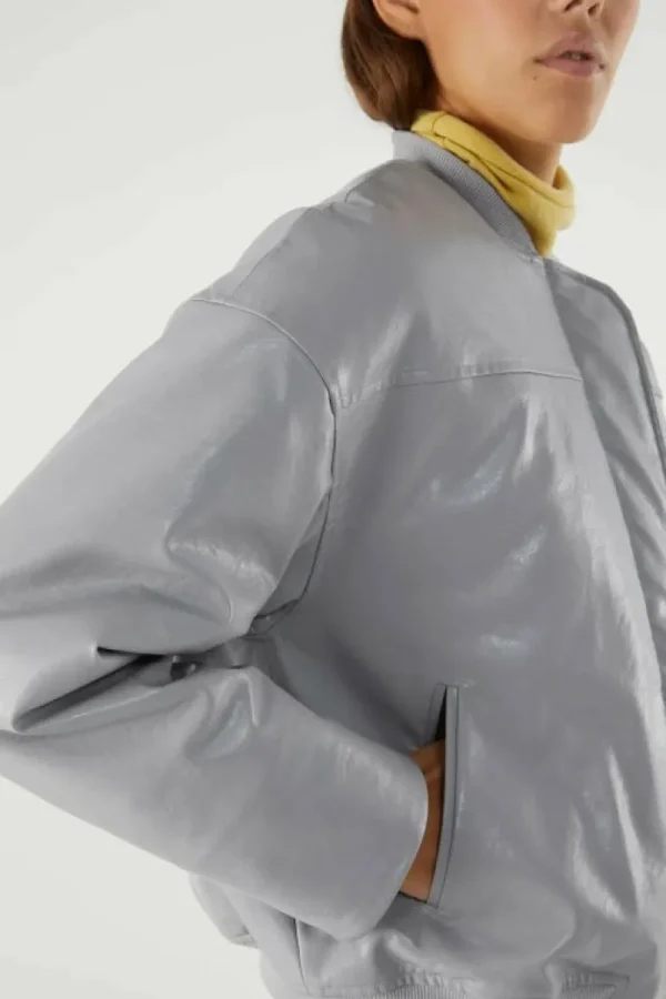 bomber_acolchada_de_piel__3.webp Bomber acolchada de piel sintética gris-COMPAÑIAFANTASTICA Best Sale