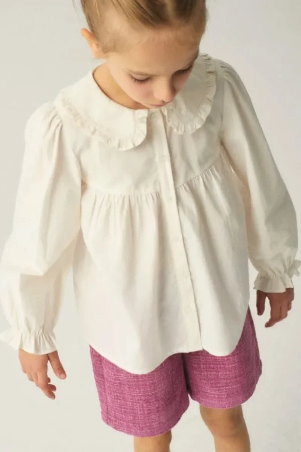 camisa_de_nia_con_cuello__2.webp Camisa de niña con cuello bobo blanca-MINI Discount