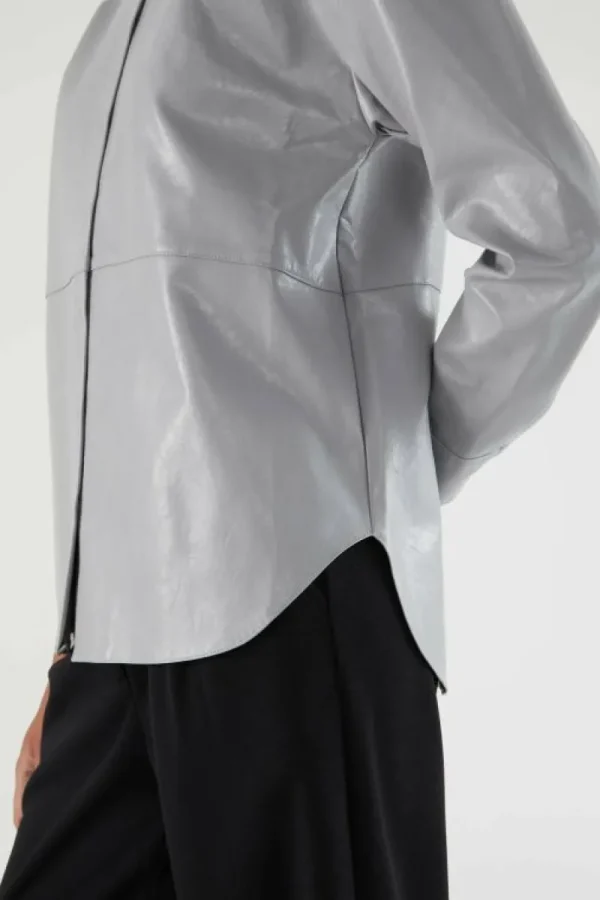 camisa_de_piel_sinttica_g_3.webp Camisa de piel sintética gris-COMPAÑIAFANTASTICA Best