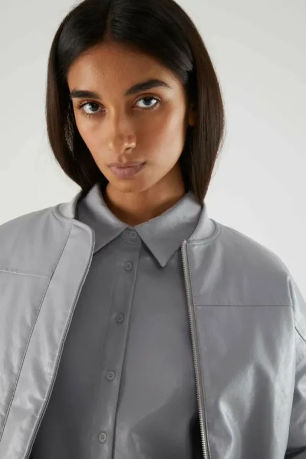 camisa_de_piel_sinttica_g_5.webp Camisa de piel sintética gris-COMPAÑIAFANTASTICA Best