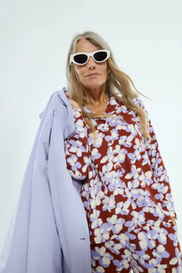 camisa_fluida_de_manga_la_3.webp Camisa fluida de manga larga con estampado floral-COMPAÑIAFANTASTICA Discount