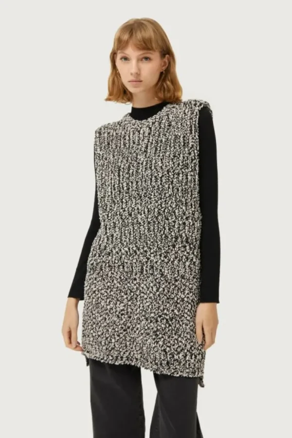 Chaleco de punto grueso blanco y negro-COMPAÑIAFANTASTICA New