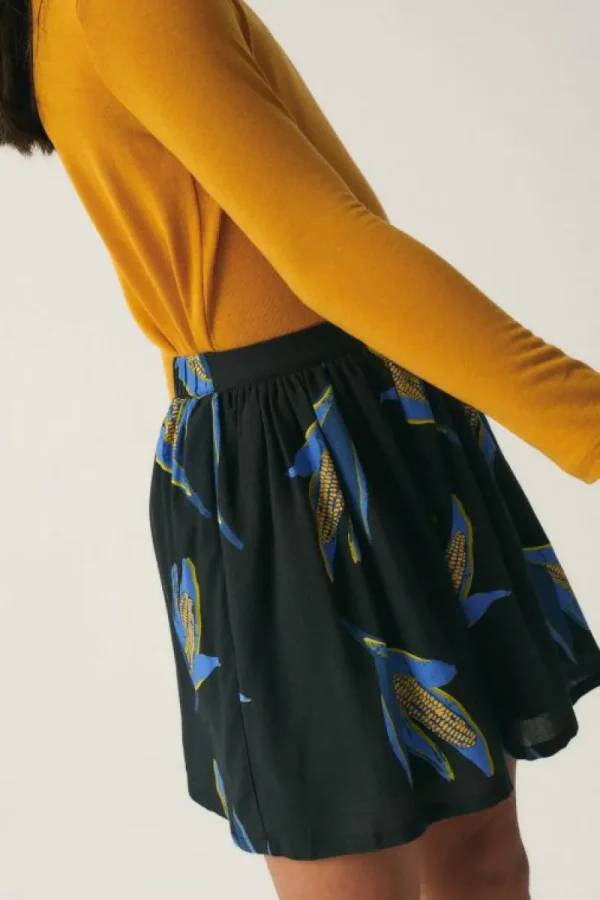 falda_corta_de_nia_en_vis_2.webp Falda corta de niña en viscosa LENZING™ ECOVERO™ con estampado de mazorcas-MINI Cheap