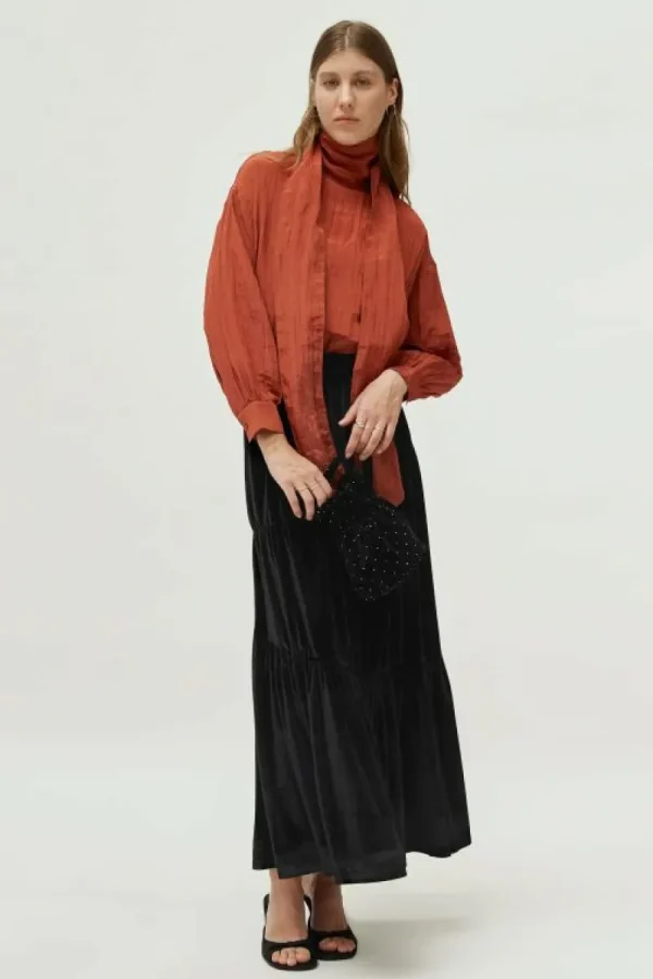 falda_larga_terciopelo_co_2.webp Falda larga terciopelo con fruncidos negra-COMPAÑIAFANTASTICA Best