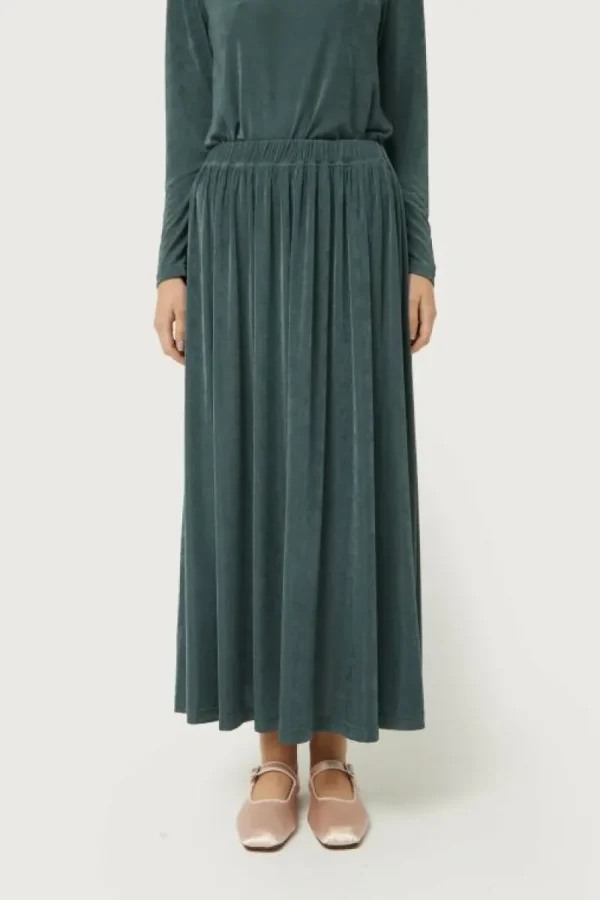 Falda midi acabado brillante gris-COMPAÑIAFANTASTICA New