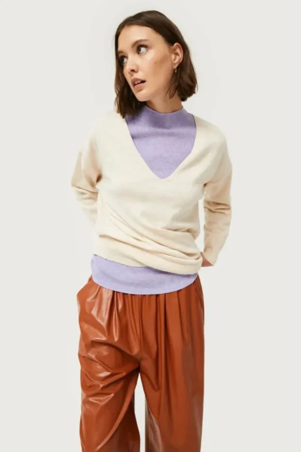 Jersey de punto con cuello pico blanco-COMPAÑIAFANTASTICA Fashion