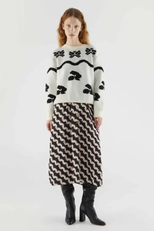 Jersey de punto jacquard con motivos negros-COMPAÑIAFANTASTICA New