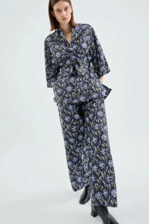 Kimono con cinturón y estampado floral azul-COMPAÑIAFANTASTICA Outlet