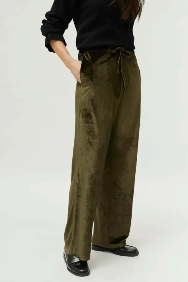 pantaln_de_terciopelo_ver_2.webp Pantalón de terciopelo verde-COMPAÑIAFANTASTICA Sale