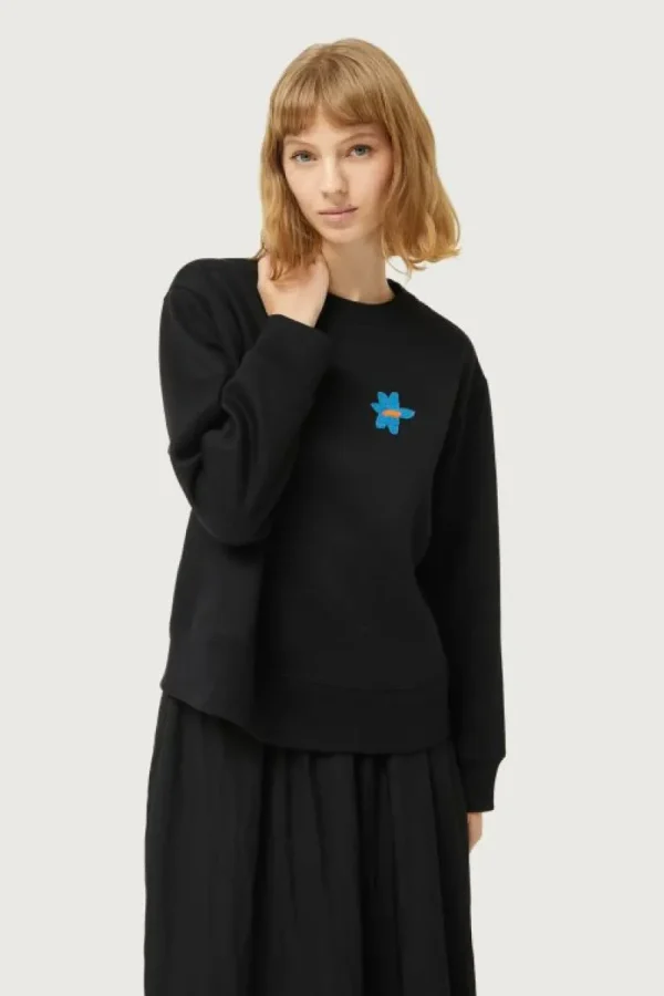Sudadera con parche de flor negra-COMPAÑIAFANTASTICA Shop