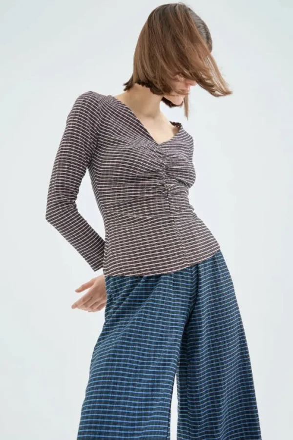 Top ajustado drapeado con estampado de cuadros rosas-COMPAÑIAFANTASTICA New