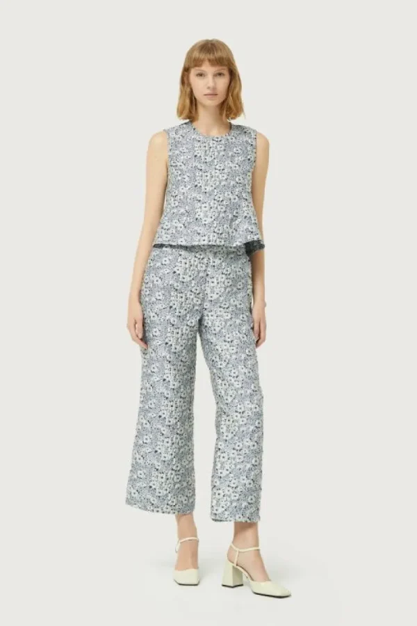 top_con_estampado_floral__0.webp Top con estampado floral azul y blanco-COMPAÑIAFANTASTICA Cheap