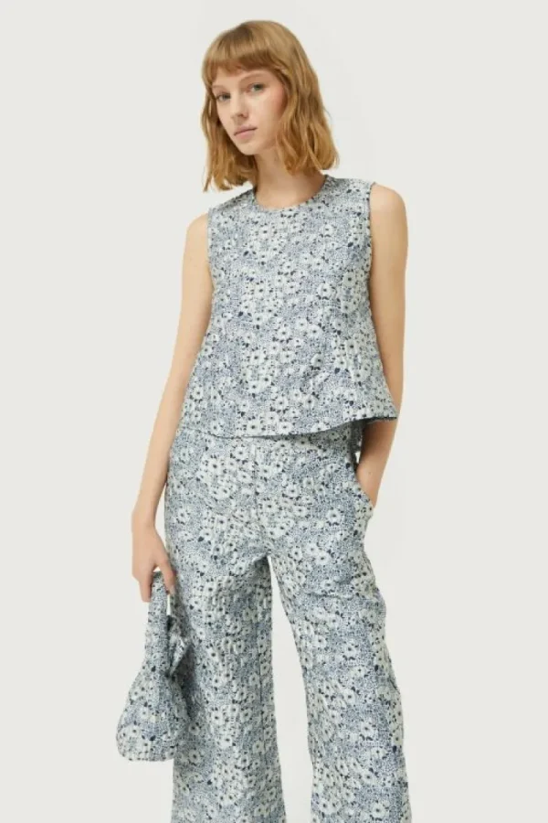 top_con_estampado_floral__2.webp Top con estampado floral azul y blanco-COMPAÑIAFANTASTICA Cheap