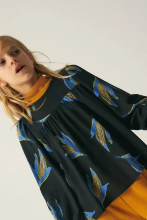 top_de_nia_en_viscosa_len_0-1.webp Top de niña en viscosa LENZING™ ECOVERO™ con estampado de mazorcas-MINI Fashion