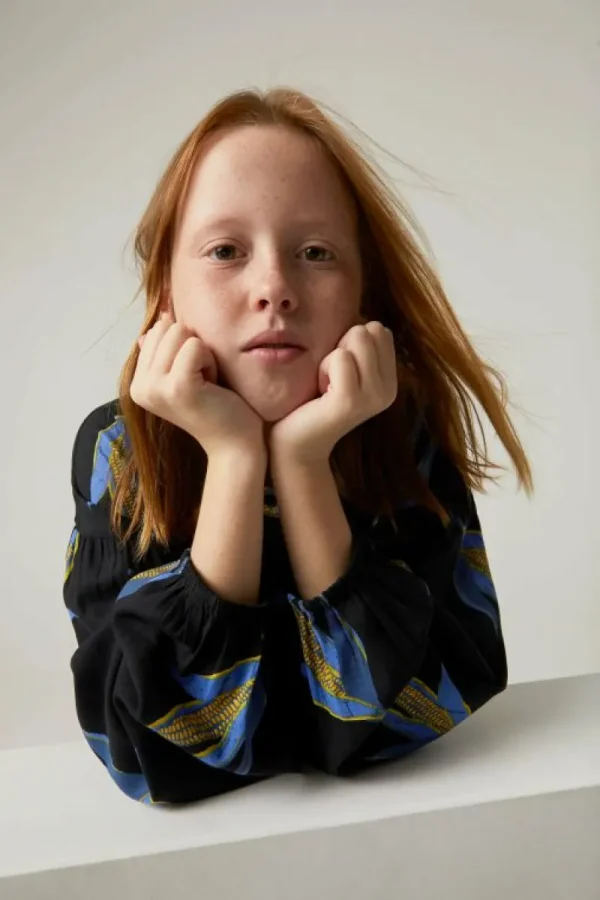 Vestido corto de niña en viscosa LENZING™ ECOVERO™ con estampado de mazorcas-MINI Store