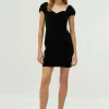 vestido_corto_de_terciope_0.webp Vestido corto de terciopelo negro-COMPAÑIAFANTASTICA Outlet