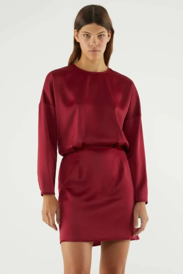 vestido_corto_satinado_co_0-1.webp Vestido corto satinado con manga larga rojo-COMPAÑIAFANTASTICA Best Sale