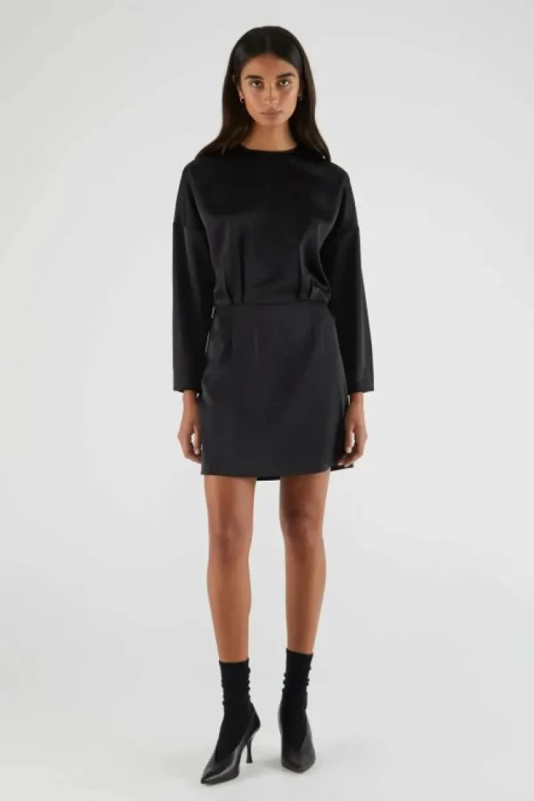 vestido_corto_satinado_co_4.webp Vestido corto satinado con manga larga negro-COMPAÑIAFANTASTICA Hot