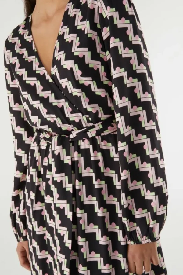 Vestido midi cruzado con estampado geométrico negro-COMPAÑIAFANTASTICA Online