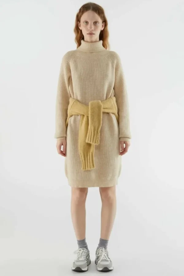 Vestido midi de punto con cuello vuelto beige-COMPAÑIAFANTASTICA Online